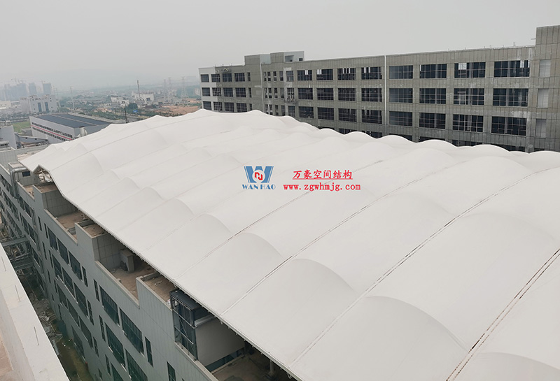 浙江真愛毯業(yè)科技有限公司廠房三屋面膜結(jié)構(gòu)工程完工大吉！
