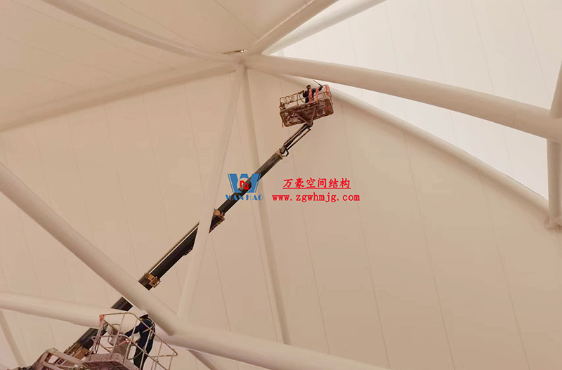 陜西定邊馬蓮灘沙漠公園鋼膜結構工程“奮力快跑”，工程“進度條”刷新了!